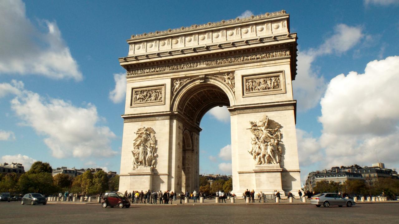 de triomphe, imponente monumento di parigi